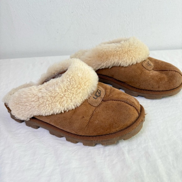 Cozy Shearling-Lined Brown Slippers - Picture 13 of 13